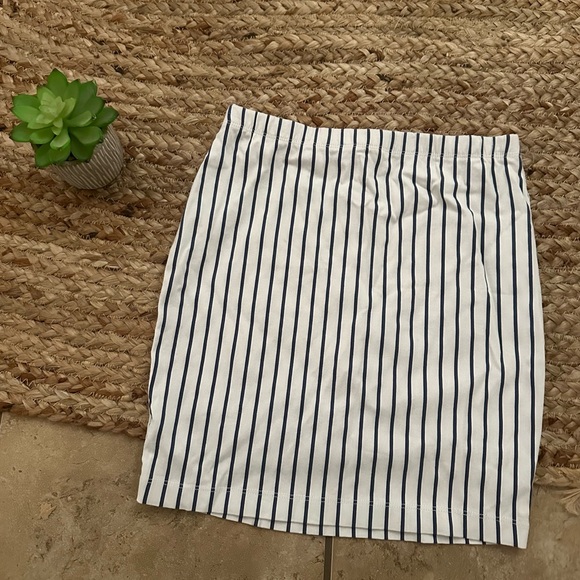 STRIPED MINI SKIRT - Picture 1 of 5
